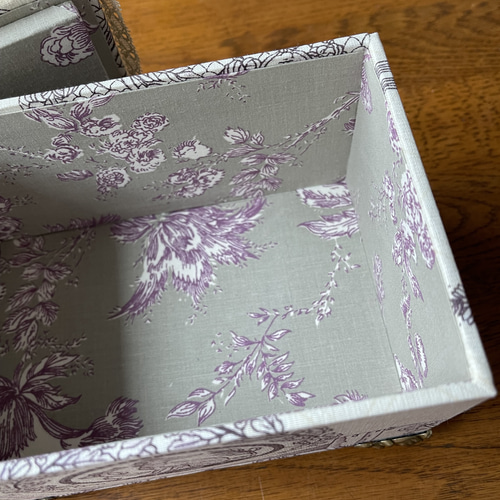 カルトナージュ小物ボックス 少し小さ目 ゴールドの猫脚を付け