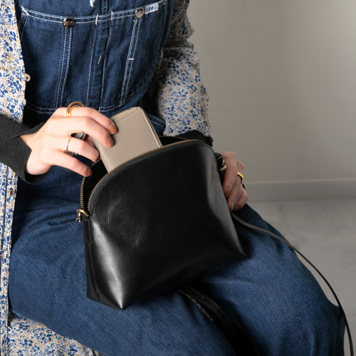 数量限定のアウトレットSALE ショルダーバッグ 本革 レディース 丸型