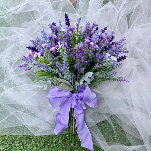 ラベンダーのクラッチブーケ （ウエディングブーケ仕様） 結婚式