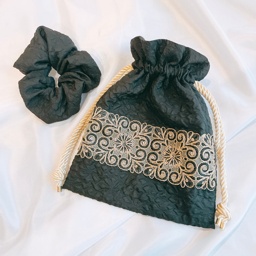 お得なシュシュセット♡インド刺繍リボンとエンボス生地の巾着