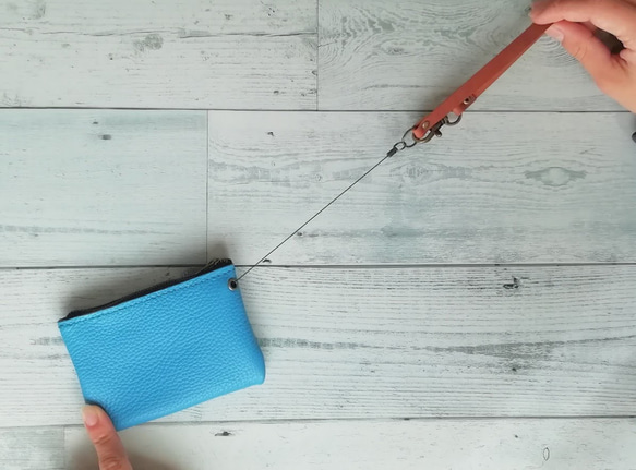 【送料無料】小銭入れ付きパスケース　キーケース　リール付き　カードケース　マルチポーチ　ストラップ付　本革　７色 2枚目の画像