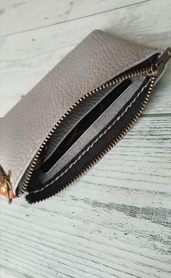 【送料無料】小銭入れ付きパスケース　キーケース　リール付き　カードケース　マルチポーチ　ストラップ付　本革　７色 4枚目の画像