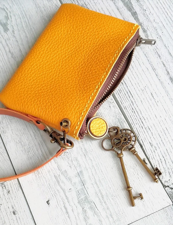 【送料無料】小銭入れ付きパスケース　キーケース　リール付き　カードケース　マルチポーチ　ストラップ付　本革　７色 7枚目の画像