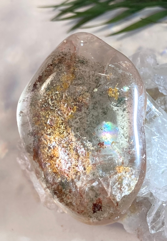 ガーデンクォーツ✨　レインボー　原石　タンブル　苔入り水晶　クリスタル 4枚目の画像