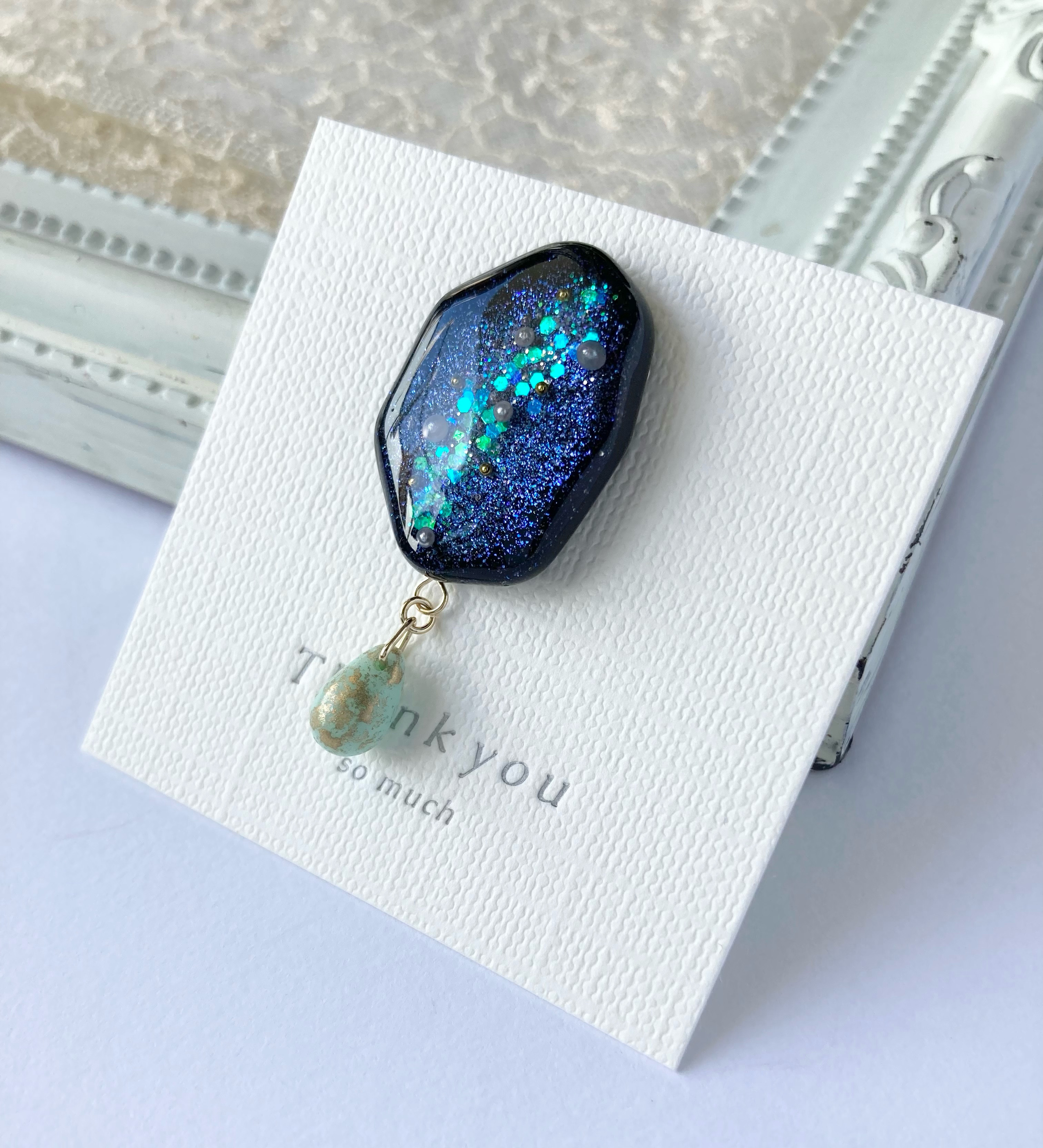 ★ブローチ★   美しい青の木　レジン ☆ブローチ☆ 美しい青の木レジン