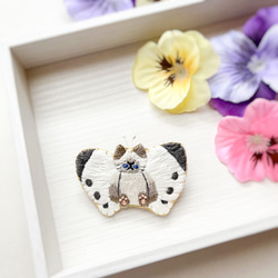蝴蝶貓刺繡胸針 第1張的照片