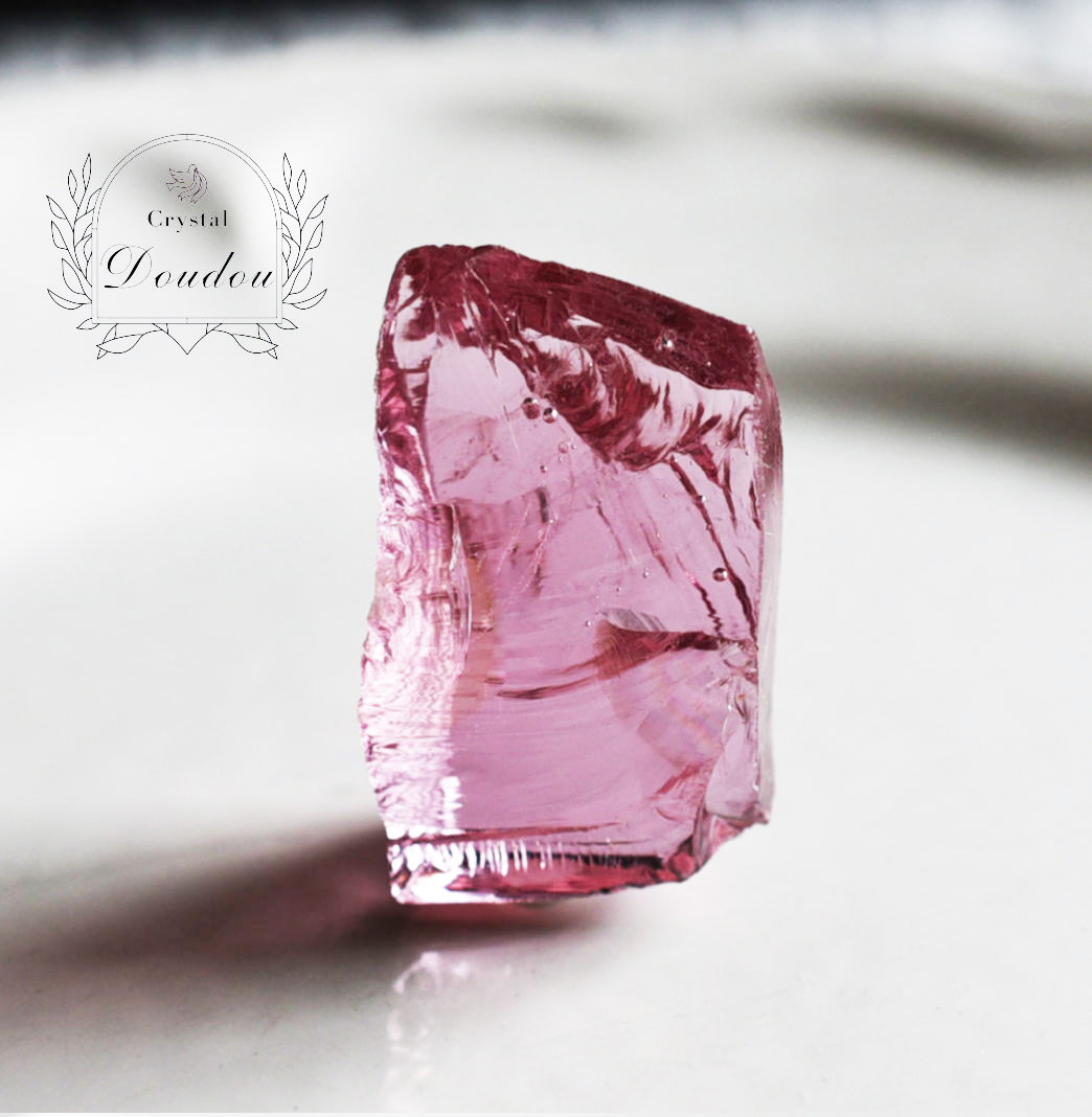 アンダラクリスタル レア 厚み有り ルミネッセント ピンク 原石 希少