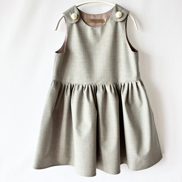 〈親子コーデセット〉肩パールボタンのジャンパースカート【おそろいフォーマル/灰色（ライトグレー）/肩パールボタン/子供服 灰色 あり 総裏仕立て
