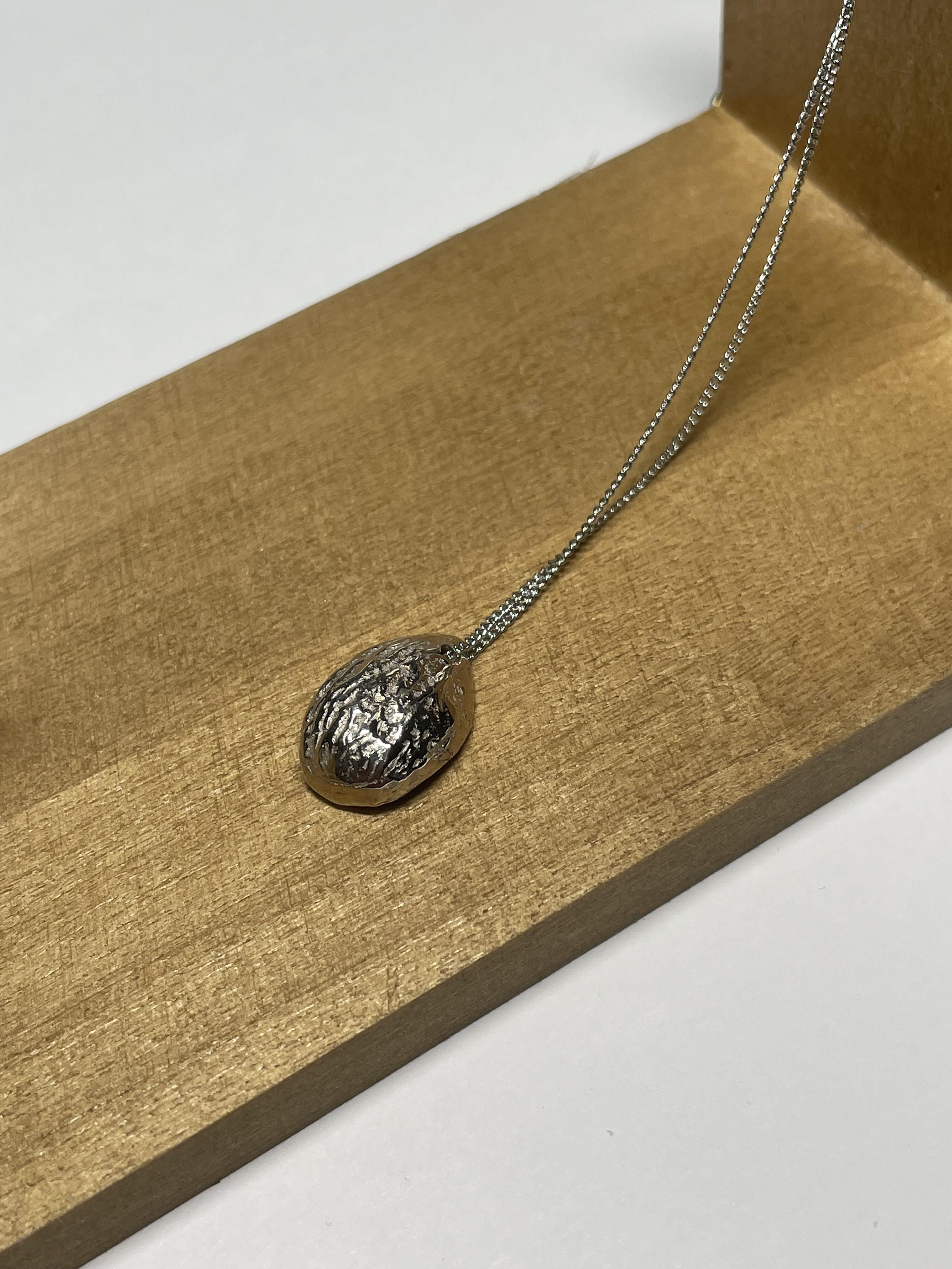 ハンドメイド　ネックレス　アーモンド