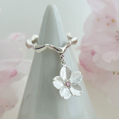 揺れる桜のイヤーカフ イヤーカフ Garrotin 通販｜Creema(クリーマ  