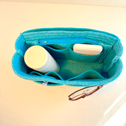 バッグインバッグ　収納バッグ　ファスナーポケット付き　インナーバッグ　ポケット多め　自立　フェルト製 7枚目の画像
