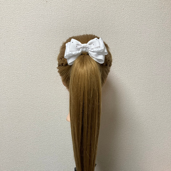 240307 手のひらサイズのヘアリボンポニーフック　白 1枚目の画像