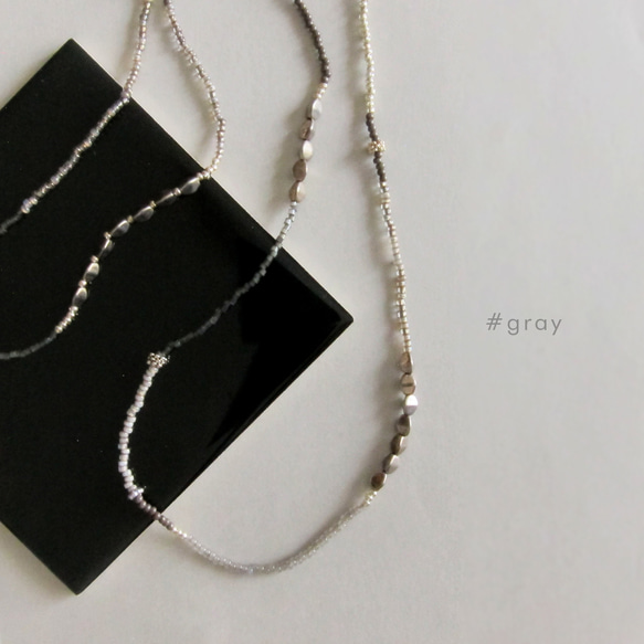 シルバー グレー KABURU 留め具のない かぶるタイプのガラスビーズ  