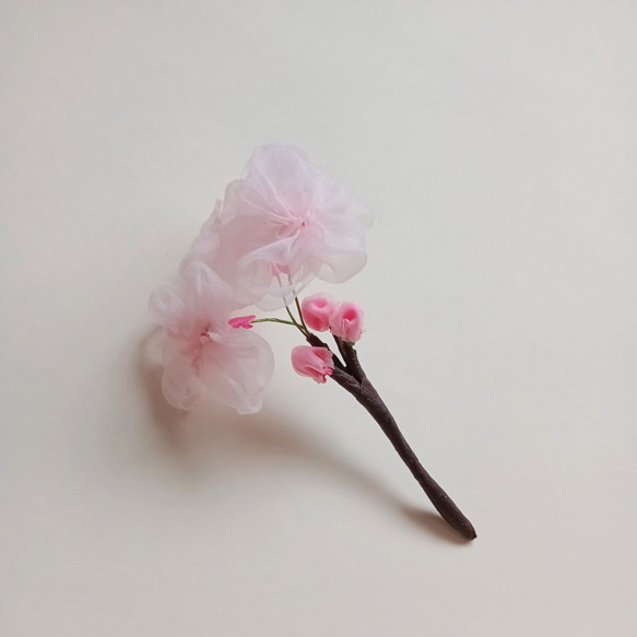 一枝の桜の髪飾り リボンフラワー ヘアピック 5枚目の画像