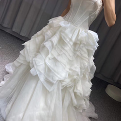 人気ウェディングドレス　高品質　ホワイト　フレアースカート上品サイズオーダー可能　短いトレーン　ファスナーチューブトップ 4枚目の画像