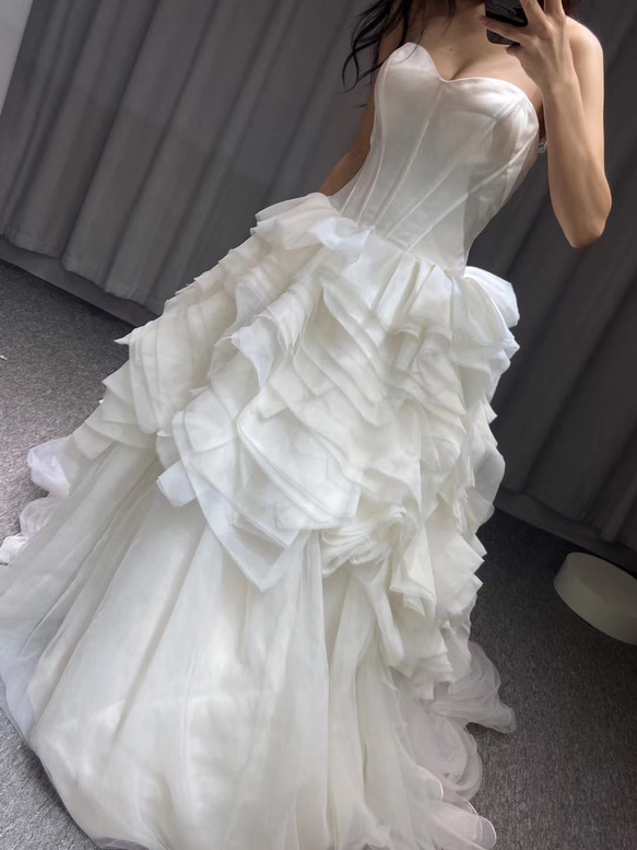 人気ウェディングドレス　高品質　ホワイト　フレアースカート上品サイズオーダー可能　短いトレーン　ファスナーチューブトップ 4枚目の画像