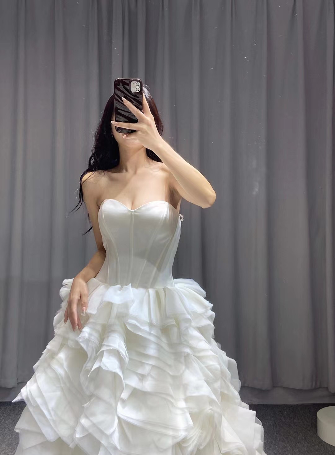 フレアスカート ホワイトウェディングドレス