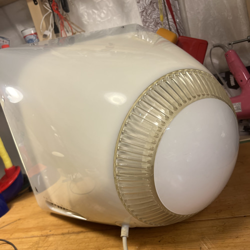 Apple社eMacの外装を再利用したディスプレイボックス その他インテリア