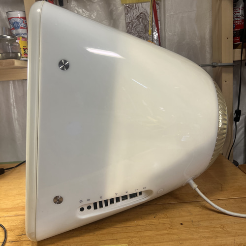 Apple社eMacの外装を再利用したディスプレイボックス その他インテリア