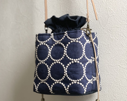 限定価格⚮̈ミナペルホネン tambourine navy ネリオバッグ あおり巾着