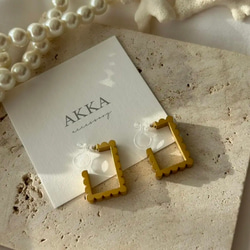 スカラップ　スクエア　フープイヤリング ゴールド　フープピアス　シンプル　上品　樹脂ピアス　樹脂イヤリング　AKKA 11枚目の画像