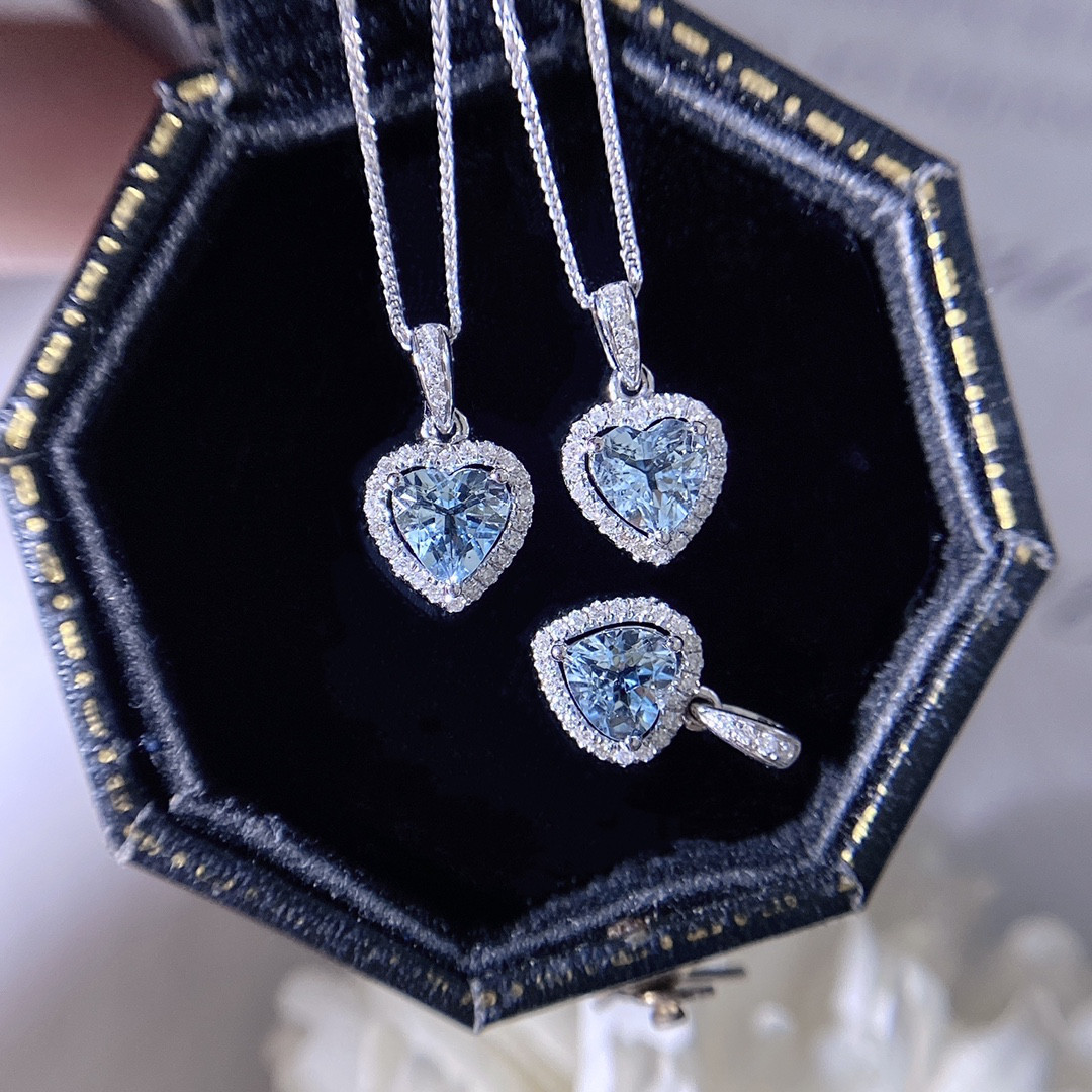 ⭐︎【高級】天然 思いがけなかっ アクアマリン ペンダントトップ k18 9.8g 