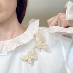 【布花】シアーホワイトの蝶々ブローチ　Bタイプ　アートフラワー　 6枚目の画像