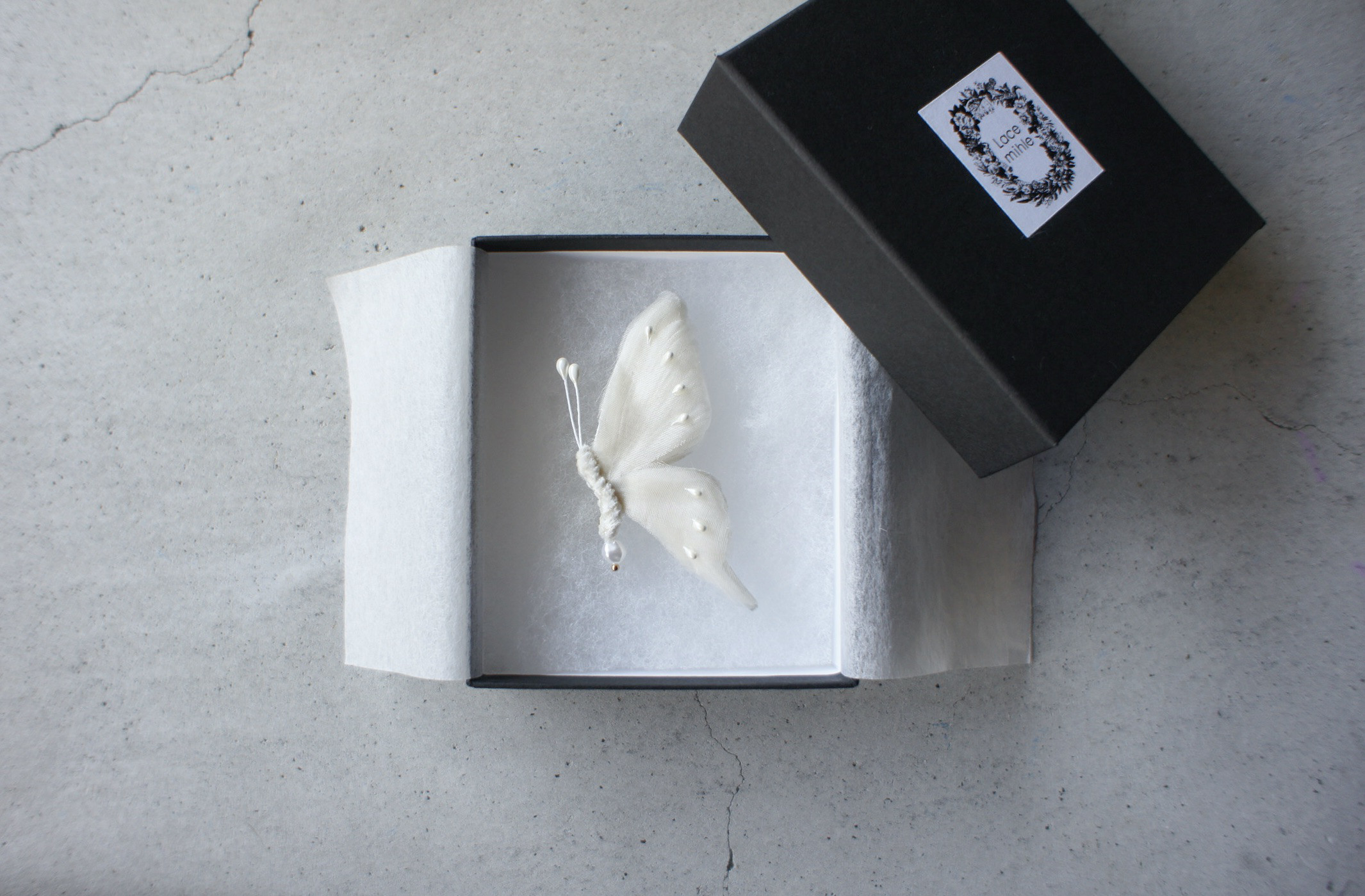 ホワイトフラワーブローチ FOXEY フォクシー BROOCH 