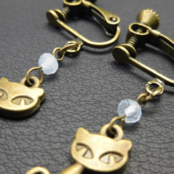 【３月誕生石】アクアマリン×猫の大人可愛いイヤリング　５４４ 2枚目の画像