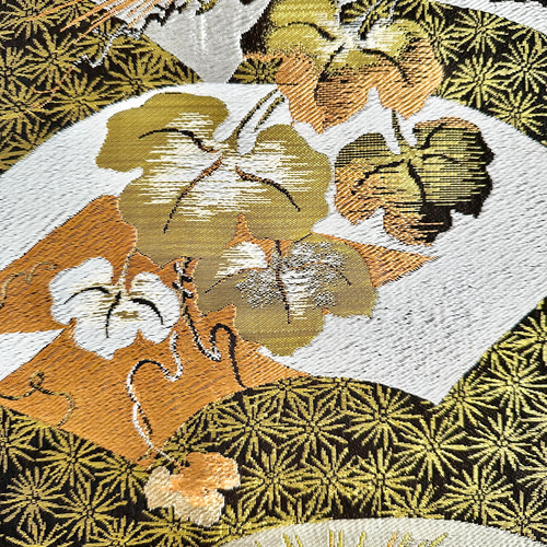 帯のタペストリー 漆黒に金色の菊と銀の扇 着物リメイク インテリア