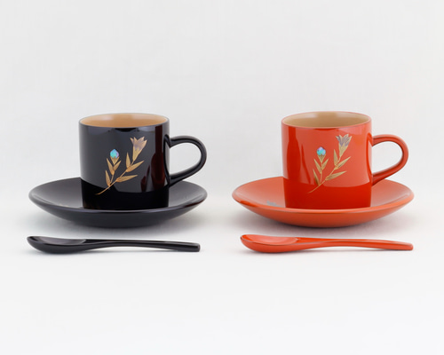 沖縄工芸品 琉球漆器 コーヒーカップ &ソーサー ペアセット スプーン付き 美品 伝統工芸 輪島塗 ペア珈琲カップ 縁小華沈金 スプーン付【1101