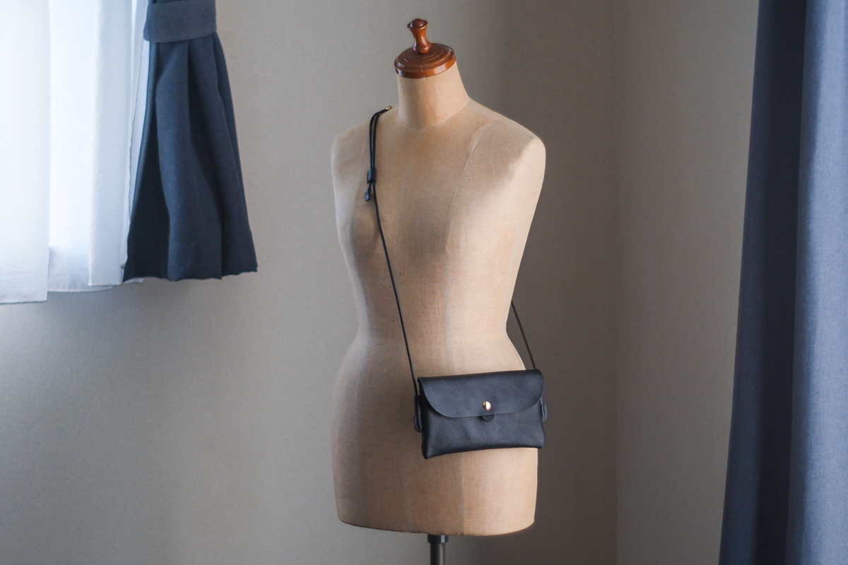 《GINO》レザースリムポシェット《3colors》