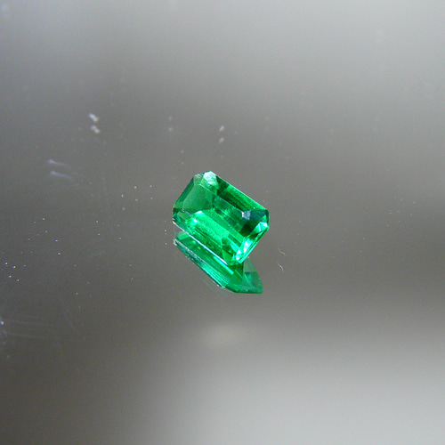 40326 ☆希少☆ バイロン社製 (・.・;) 合成エメラルドルース