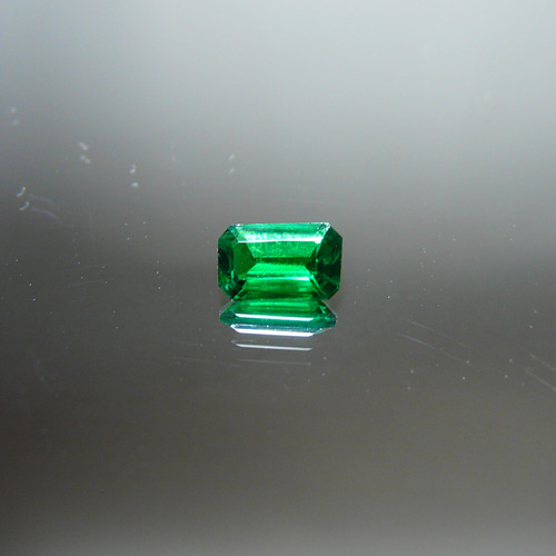 40326 ☆希少☆ バイロン社製 (・.・;) 合成エメラルドルース 天然石