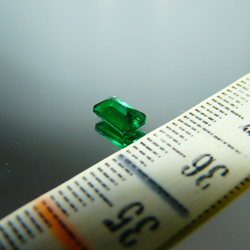 40326 ☆希少☆ バイロン社製 (・.・;) 合成エメラルドルース 天然石