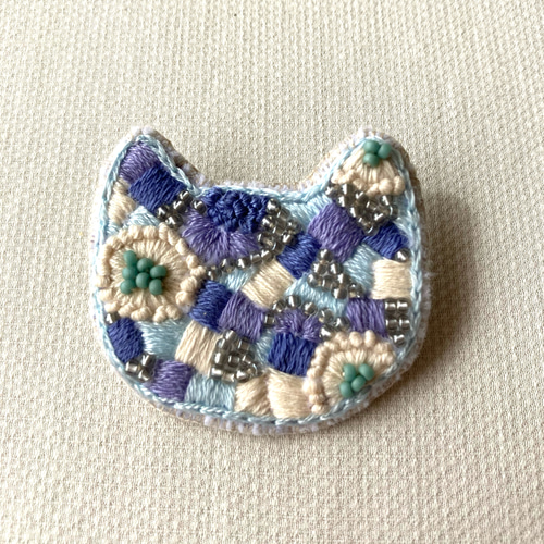 刺繍のブローチ 9f216407e2f8e293a28439c280fbc8