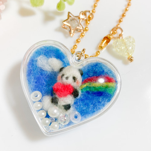 ♡羊毛フェルトのハートカプセルシェイカー♡シャカシャカキーホルダー