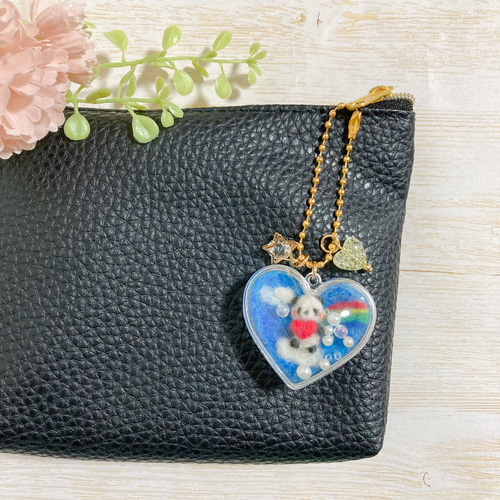 ♡羊毛フェルトのハートカプセルシェイカー♡シャカシャカキーホルダー
