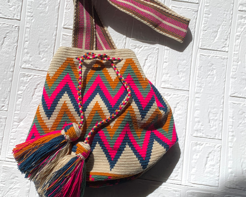 コロンビアのワユーバッグ Lサイズ multi zigzag ショルダー コロンビアのワユーバッグ Lサイズ multi zigzag ショルダー