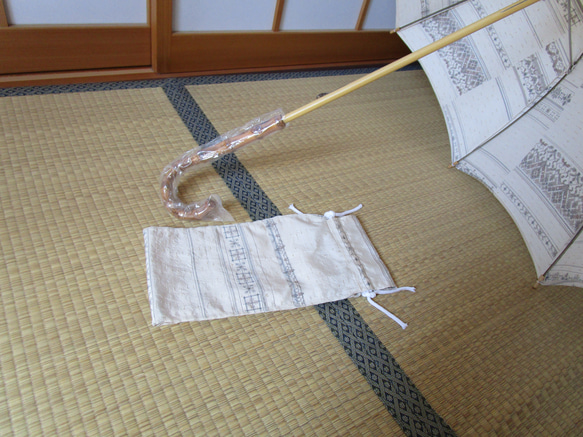 手織り節紬の日傘（傘袋付き） 7枚目の画像