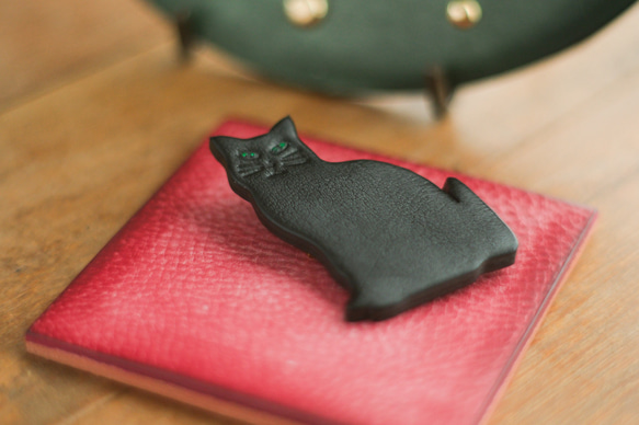 《Buono》Leather Cat Brooch 1枚目の画像