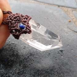【カンチェンジュンガ産】ヒマラヤ水晶の天然石マクラメペンダント[PEN-128] 3枚目の画像