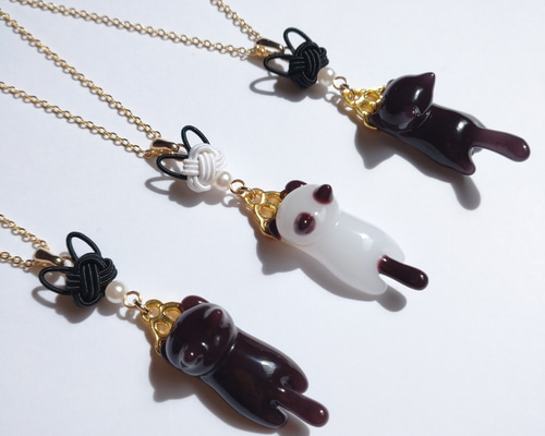 仲良し】温度で色が変わる不思議なレジン&水引猫ちゃんゴールド