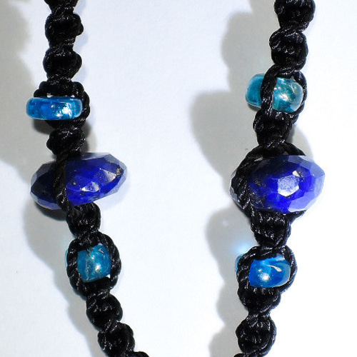 新作 朱砂入り銀線緑度母天珠 フックサイト ラピスラズリ アイオライト 翡翠 ☆天然石ラピスラズリ☆瑠璃石☆まくらめ編み☆ネオンブルーアパタイト