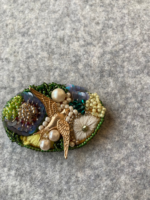 ビーズ刺繍ブローチ birdグリーン ブローチ a.tede 通販 17491105