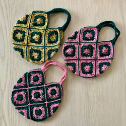 手編み　花モチーフ ミニ トートバッグ   絹 シルク　からし　ピンク 1枚目の画像