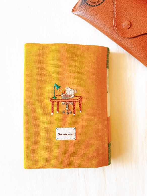 あーちゃん様オーダー ハンドメイド ブックカバー 手刺繍 文庫本