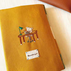 アメリカンレトロな手刺繍のブックカバー『お勉強くまちゃん』[文庫本・単行本・ハードカバー・手帳] 1枚目の画像