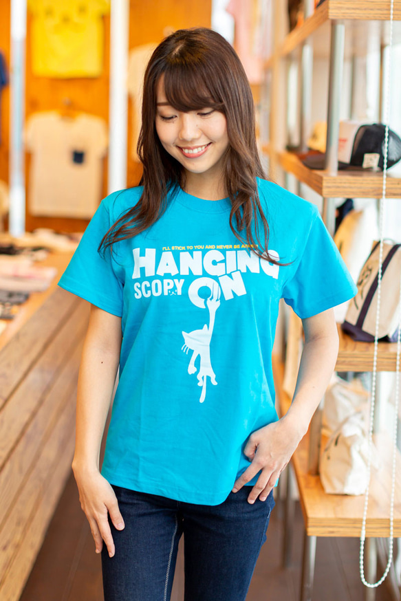 SCOPYネコTシャツ「HANGING ON」ターコイズブルー 3枚目の画像