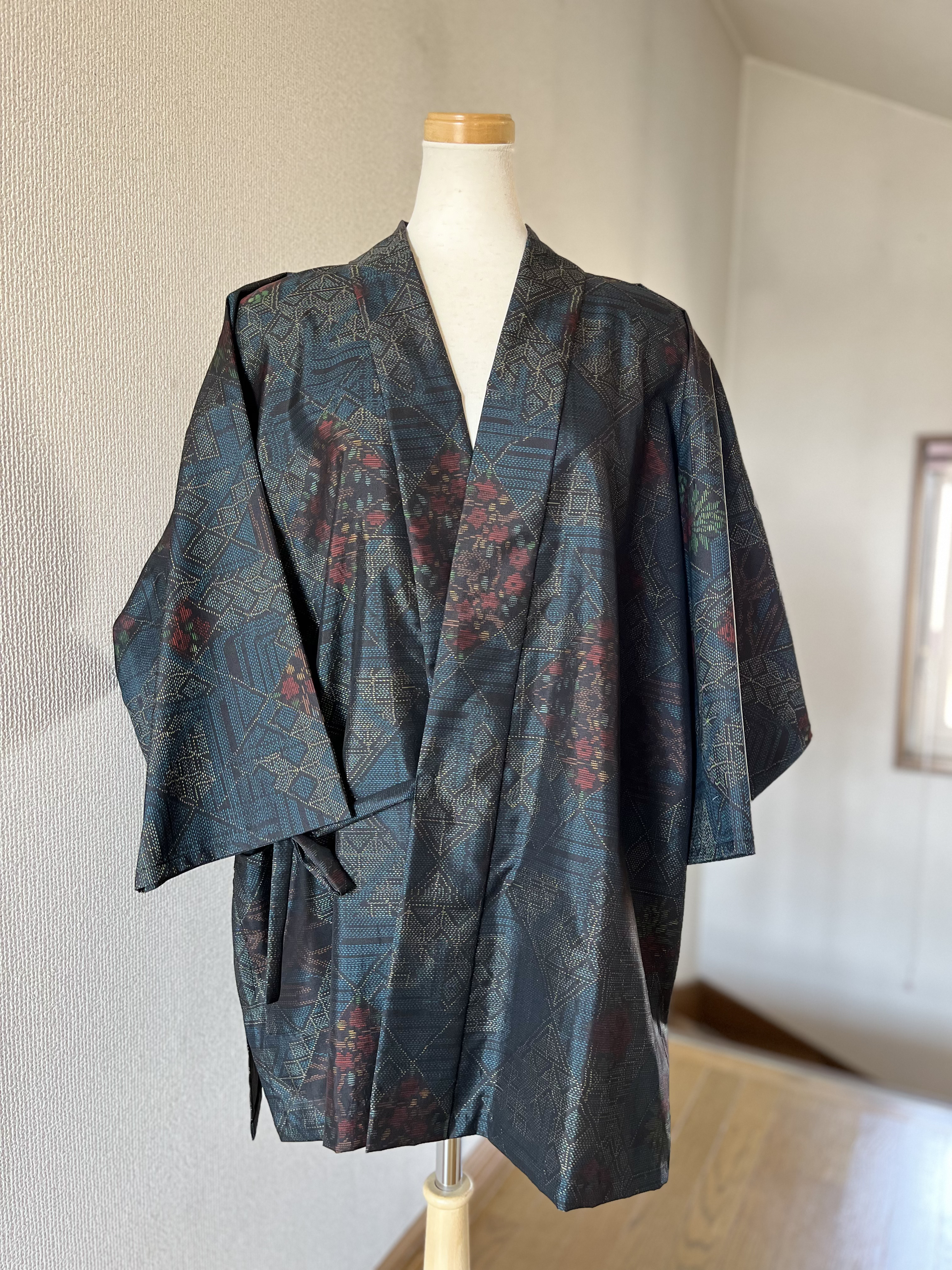 大島紬 着物リメイク 作務衣  華箱　和のお洒落上衣　シルク上衣